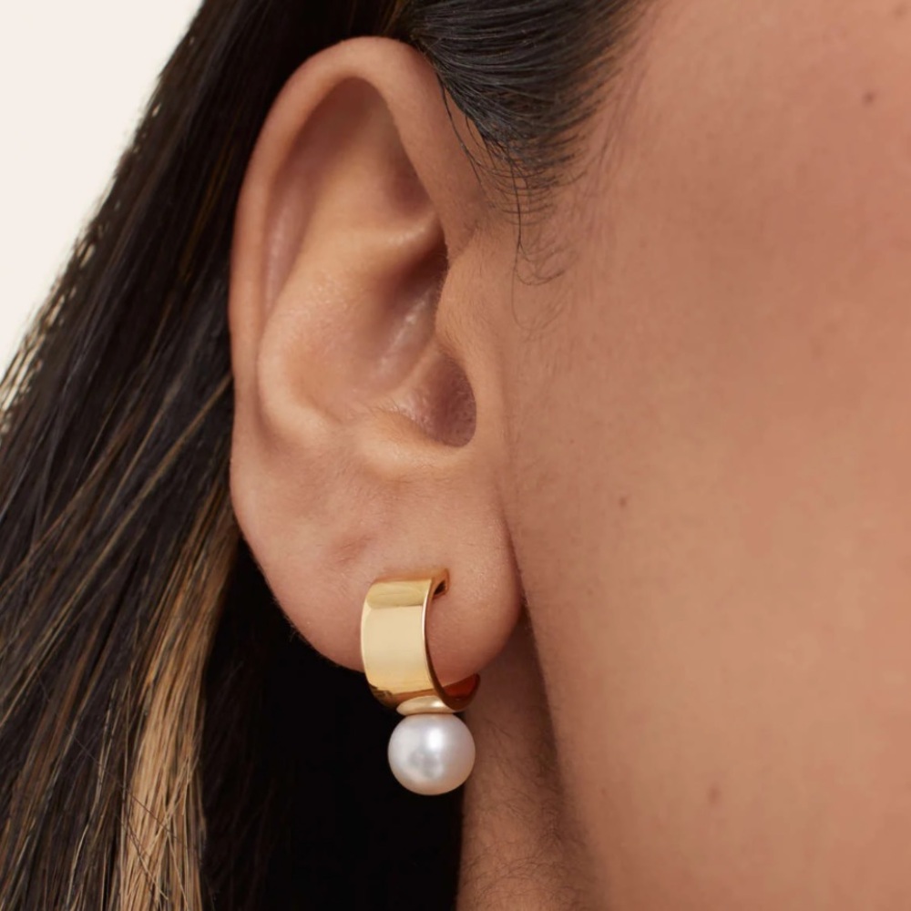 Mejuri Bold Pearl Huggies Earrings